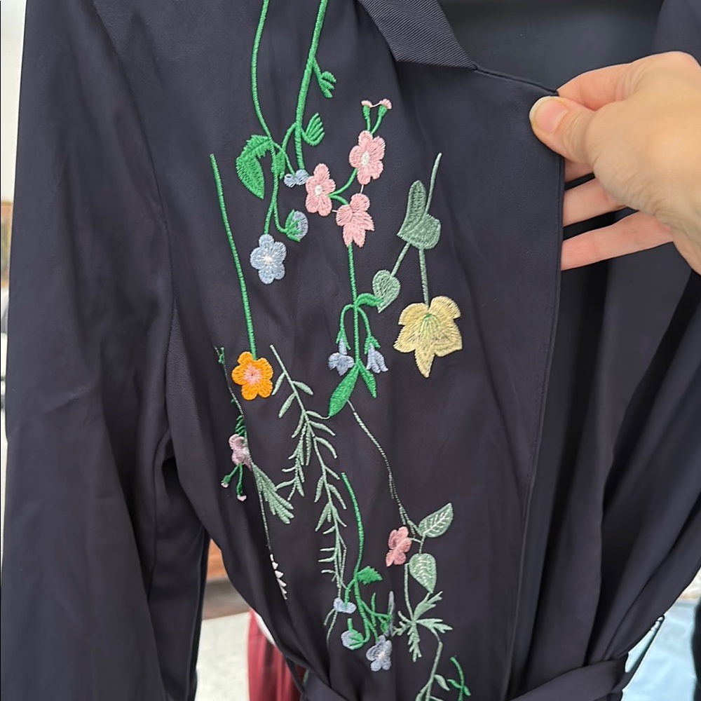 Floral Embroidered navy trenchcoat - Picture 3 of 7